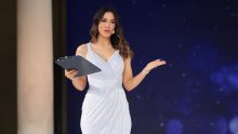 Jelena izgleda fantastično, a raspuštena kosa odličan je kontrast uz blještavilo haljine
