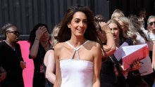 Neobične cipele Amal Clooney svatko bi poželio: Ostavljaju snažan dojam i zrače glamurom