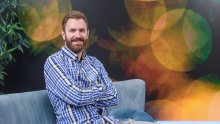 Janko iz 'Kumova' u zagrljaju glumice s kojom ga gledamo u drugoj popularnoj seriji