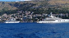 Milijunaši okupirali Dubrovnik: Čak tri luksuzne jahte mame poglede - evo čije su