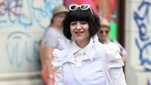Poznata lica na špici: Mirela Holy pažnju privukla sandalama, a zvijezda 'Kumova' u bijeloj haljini