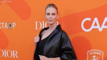 Kombinacija Charlize Theron pala je u drugi plan - ono o čemu se priča njezine su sandale