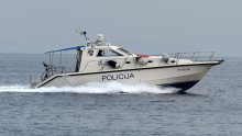 Glisirali blizu obale, policija ih novčano kaznila