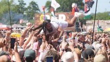 Skandal na festivalu: SAD ukinuo vize dvojcu Bob Vylan, britanska policija pokreće istragu