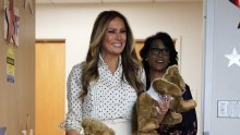 Osvanula u vrućem trendu: Melania Trump zbog ove se udobne obuće odrekla omiljenih salonki