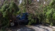 Olujno nevrijeme u Hrvatskoj: Tuča veličine oraha, naselja bez struje, u Rijeci padala stabla...
