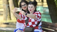 Vrućina, izležavanje i selfiranje: Ovako Thompsonovi fanovi krate vrijeme na Bundeku