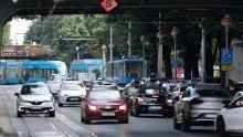 Hrvati i dalje voze starije automobile, a skoro polovica vozi benzince