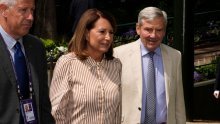 Elegancija za zrelije dame: Haljina Carole Middleton stanjuje struk i izdužuje figuru