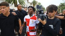 Pogledajte kakav je kaos nastao kada je poznati influencer došao na splitsku Rivu