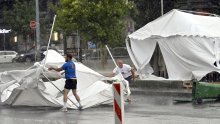 Nevrijeme protutnjalo i Beogradom: Vjetar otpuhao 'Ćacilend', pala i dizalica