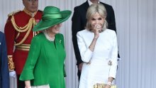 Zasjenila i kraljicu: Brigitte Macron briljirala u elegantnoj bijeloj haljini