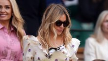 Ne zna se što je bolje - haljina ili torba: Sienna Miller stajlingom osvojila Wimbledon