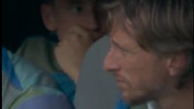 Pogledajte što radi očajni Modrić dok gleda kako PSG ponižava Real