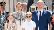 Svi su gledali samo u njih: Princeza Charlene i preslatka kći zablistale u hit haljinama