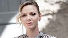 Princeza Charlene haljinom boho estetike odala počast Grace Kelly rekreirajući obiteljsku fotografiju