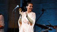 Pogledajte kakvu je atmosferu Nina Badrić napravila na otvaranju Dubrovačkih ljetnih igara