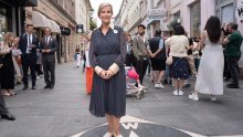 Omiljena kraljičina snaha prošetala Sarajevom u najudobnijim ljetnim cipelama