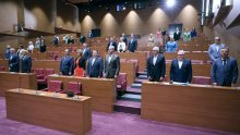 Minutom šutnje Hrvatski sabor odao počast žrtvama genocida u Srebrenici