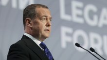 Medvedev: Rusija ne mari za Trumpov 'teatralni ultimatum'