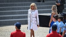 Brigitte Macron servirala francuski chic: Njezinom izdanju teško je pronaći manu