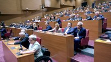 Sabor izmijenio zakon o udžbenicima za škole, evo što se mijenja