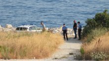 'Takva je procedura': Policija pojasnila zašto je tijelo preminulog dugo ležalo na plaži