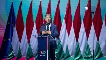 Glavni Orbanov izazivač započeo predizbornu turneju u kanuu