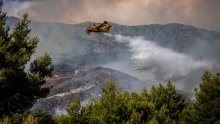 Vatrogasci ostaju cijelu noć na požarištu u Kaštel Sućurcu