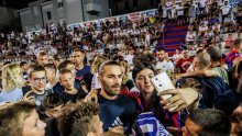 Pogledajte kakvu su euforiju izazvali igrači Hajduka kad su stigli na Torcida kup