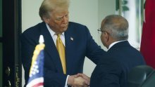 Fotografi ulovili čudnovatu pojavu na Trumpovoj ruci: Liječnik otkrio što se događa