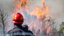Veliki požar kod Kistanja: Gase ga četiri kanadera i air traktori