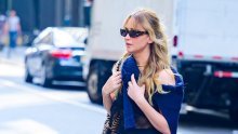 Potvrdila Jennifer Lawrence: Vraća se praktična torba koju 90-ih nismo ispuštali iz ruke