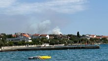 Planuo požar na deponiju u Diklu u Zadru: Vatra se brzo širi