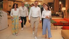 Supruga našeg ministra ovog se ne odriče: Zarine hlače i hit cipele nose se više sezona