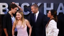 'Posudila' iz maminog ormara: Harper Beckham pozirala s torbicom od 17 tisuća eura