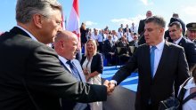 Ovako je izgledalo rukovanje Plenkovića i Milanovića na mimohodu