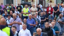 FOTO Molitelji opet na trgovima, prosvjednici poručili: Klečavci mrze žene