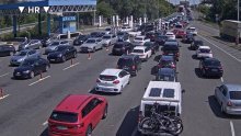 Ogromne gužve od ranog jutra: Višesatna čekanja na većini graničnih prijelaza