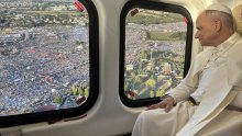 Papa stigao helikopterom pred oduševljene vjernike u Rimu, hodočasnici klicali, plakali...