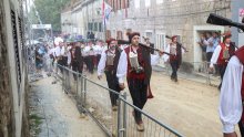 FOTO Nezapamćeni prizori iz Sinja, svi su mokri do kože: Alka odgođena za sljedeću nedjelju