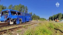 Jedna osoba poginula u sudaru autobusa i teretnog vlaka u Rusiji