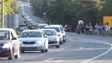 FOTO Neviđene gužve nakon koncerta: 'Cijelu noć čekamo da izađemo iz Sinja. Strašno!'