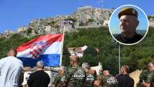 'Skidanje zastave nije bilo lako. Penjali smo se jedan preko drugoga. U jednom trenu Jasmin je i pao...'