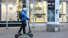 Maloljetnik na romobilu pod utjecajem droge, oglušio se na naredbe policije