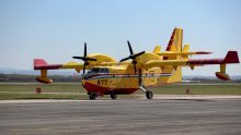 Hrvatski protupožarni avion Canadair CL-415 poslan u pomoć Albaniji