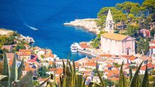 Kristalno čisto more, duboka hladovina i ljekovita priroda: Ovaj hrvatski otok nikoga ne ostavlja ravnodušnim