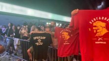 Skandal na festivalu u Prijedoru: Došli u prvi red s majicom 'Je*eš grad bez tri logora'