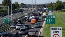 Gužve i zastoji prema moru i unutrašnjosti, kolone pred naplatama