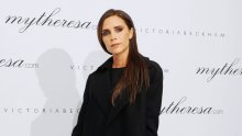Victoria Beckham od ove kultne haljine ne odustaje ni u 51. godini, a stoji joj kao salivena
